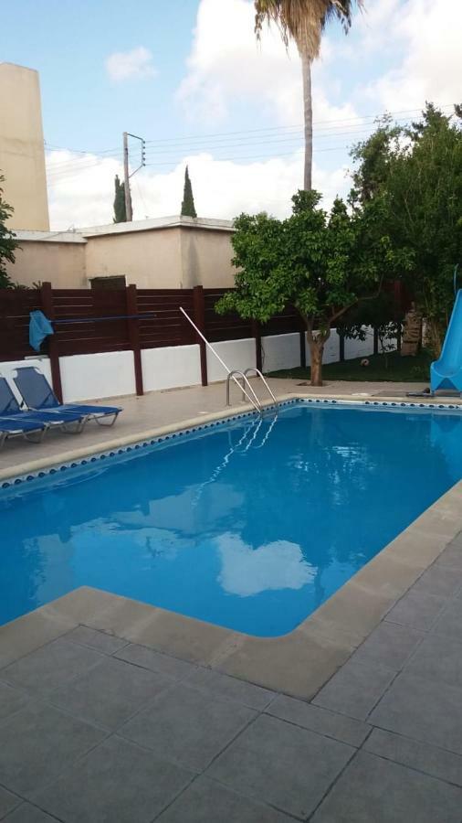 Alekas Pool And Garden Home パ フォス エクステリア 写真