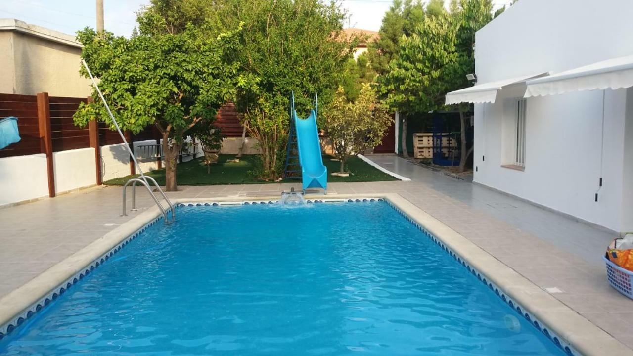 Alekas Pool And Garden Home パ フォス エクステリア 写真
